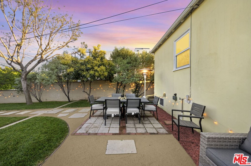 8320 Bleriot Ave, Los Angeles CA  90045-3025 exterior