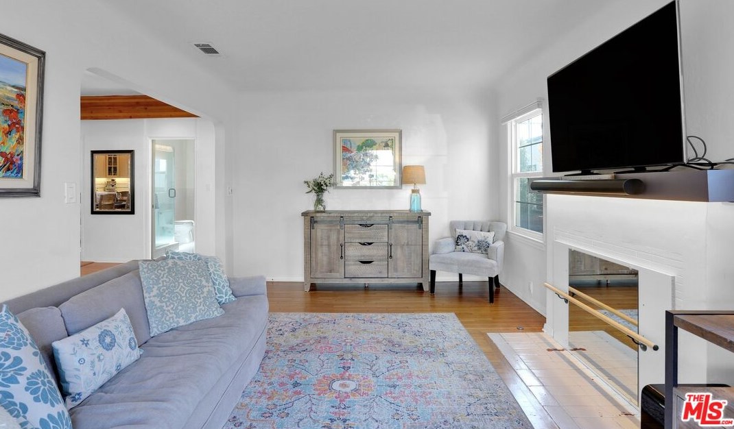 8320 Bleriot Ave, Los Angeles CA  90045-3025 exterior