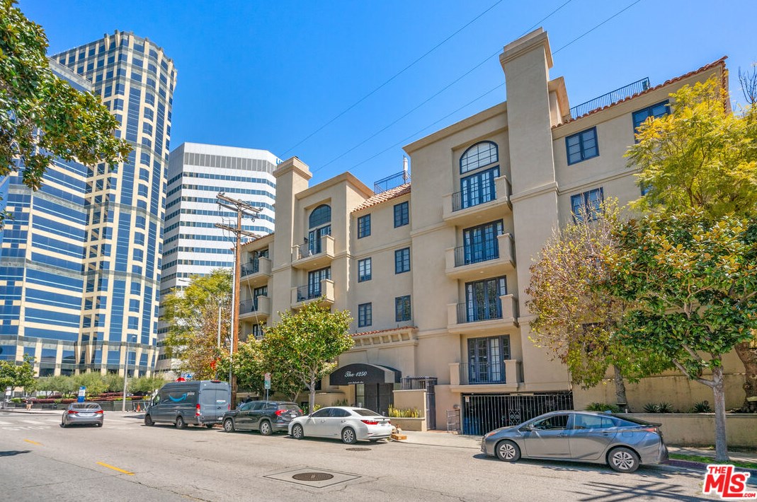 1250 Midvale Ave, Los Angeles CA  90024-4815 exterior