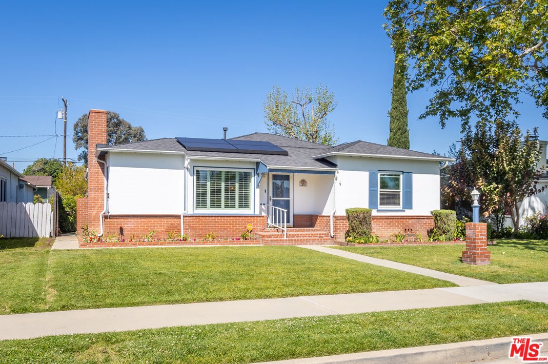 3853 Rose Ave, Long Beach, CA 90807-4334