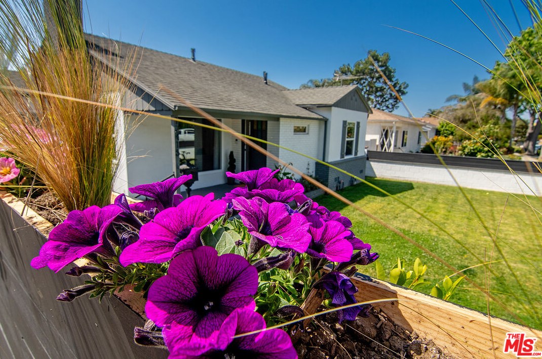 12416 Mitchell Ave, Los Angeles, CA 90066-4919