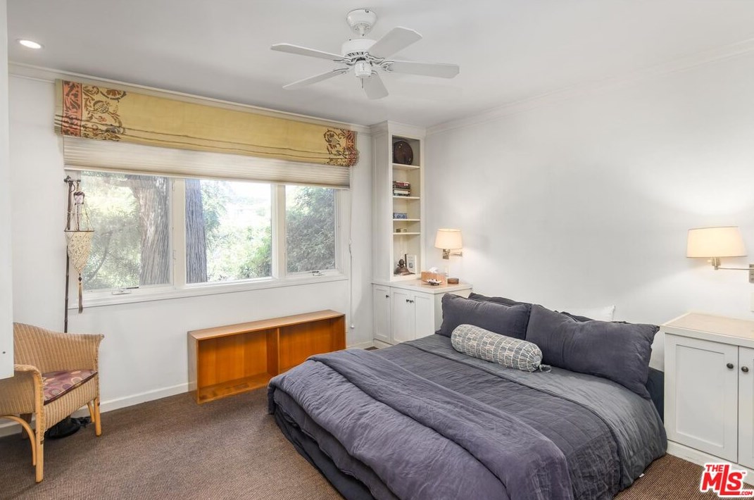 2430 Rinconia Dr, Los Angeles CA  90068-2222 exterior