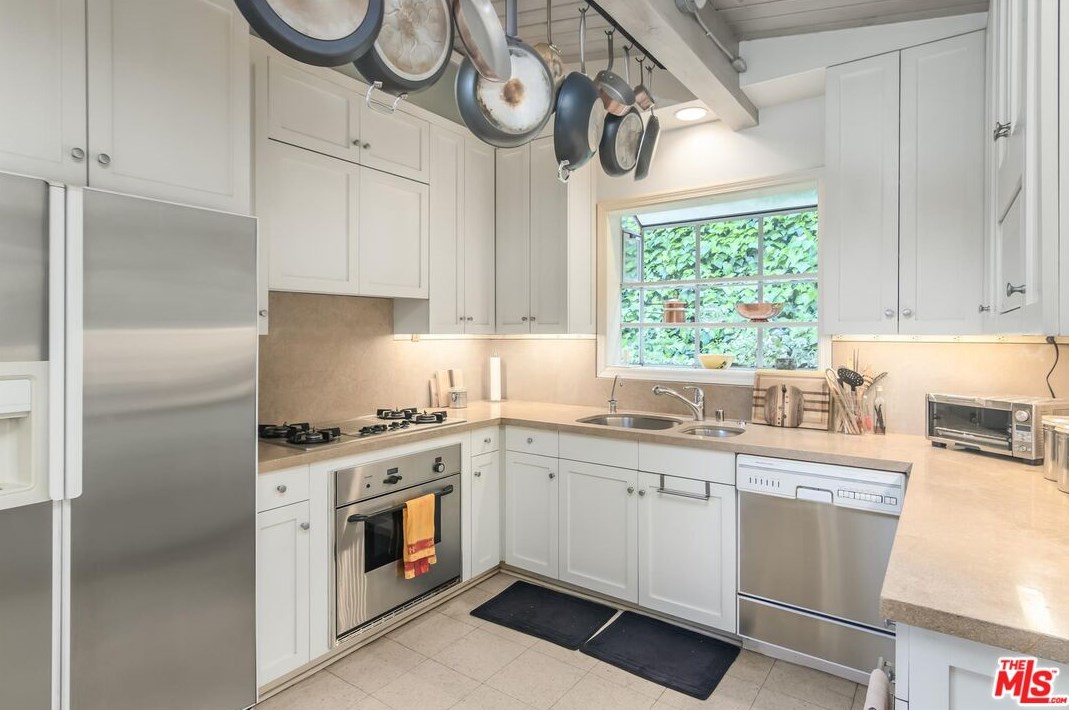 2430 Rinconia Dr, Los Angeles CA  90068-2222 exterior