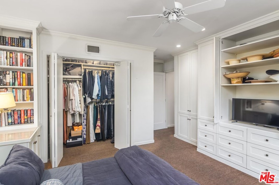 2430 Rinconia Dr, Los Angeles CA  90068-2222 exterior