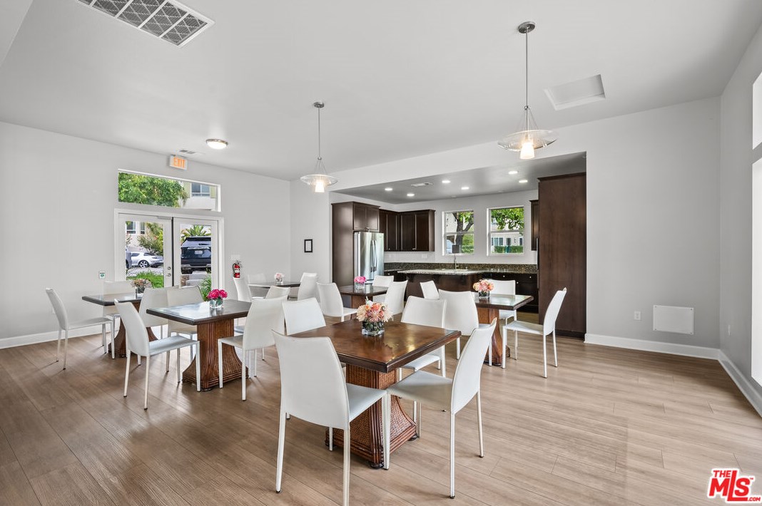 2596 Griffith Ct, Hawthorne CA  90250-1662 exterior