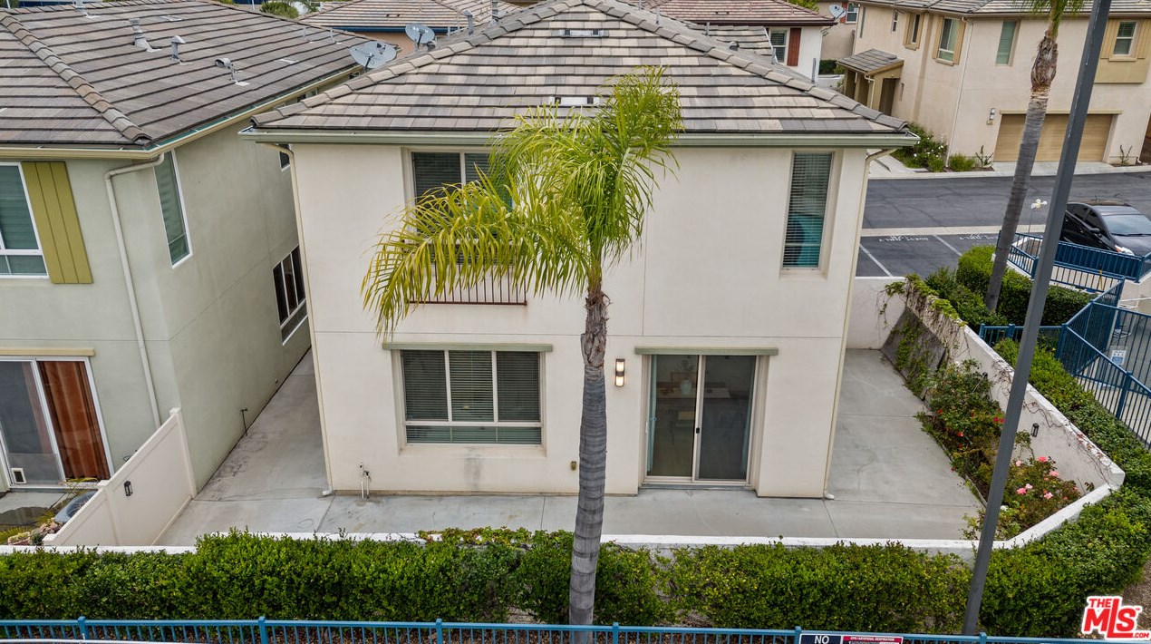 2596 Griffith Ct, Hawthorne CA  90250-1662 exterior