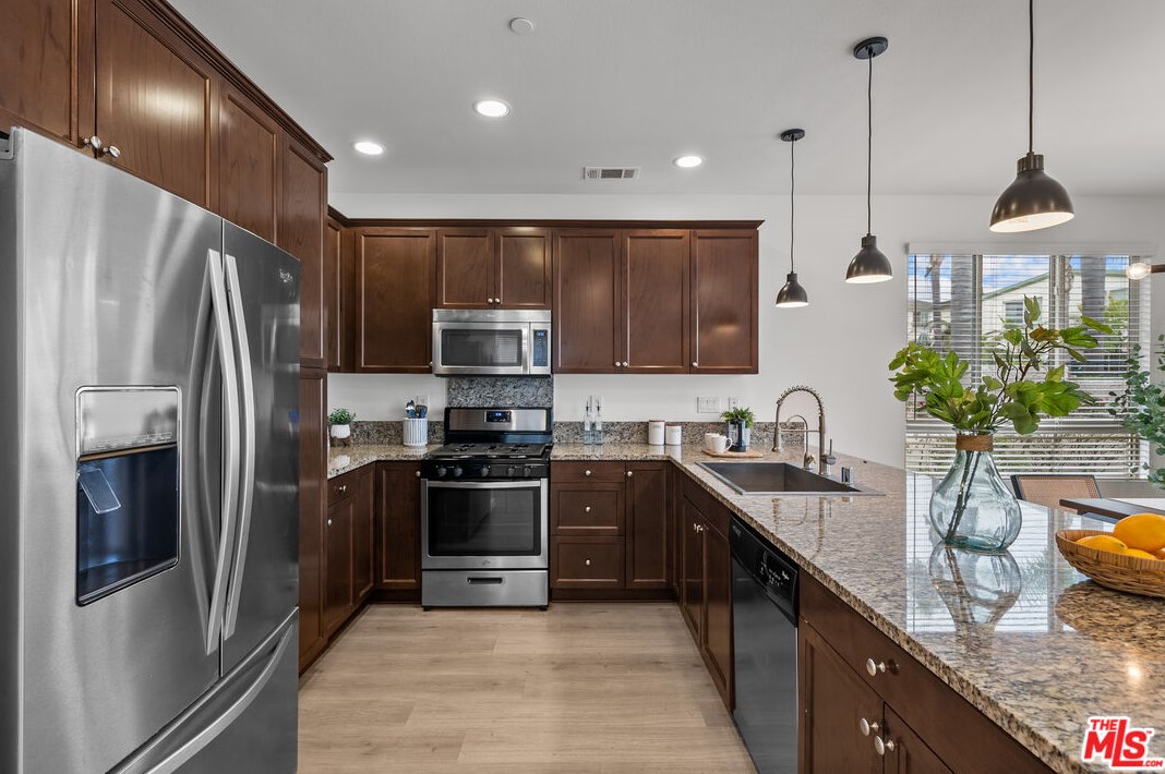 2596 Griffith Ct, Hawthorne CA  90250-1662 exterior