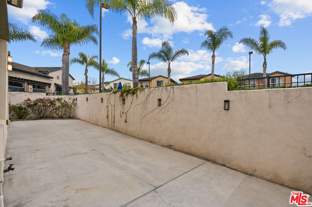 2596 Griffith Ct, Hawthorne CA  90250-1662 exterior