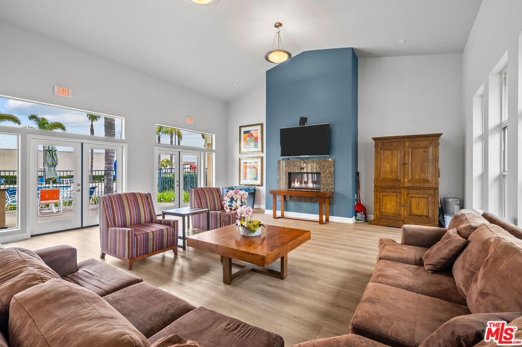 2596 Griffith Ct, Hawthorne CA  90250-1662 exterior