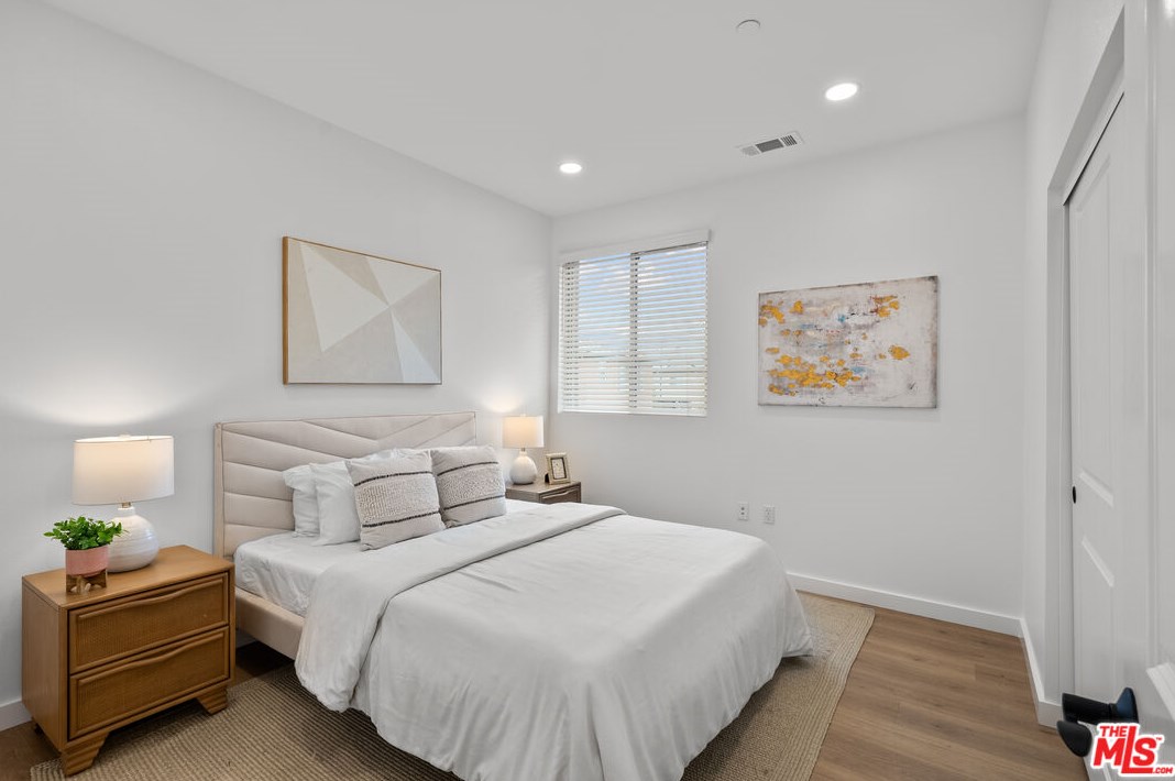 2596 Griffith Ct, Hawthorne CA  90250-1662 exterior