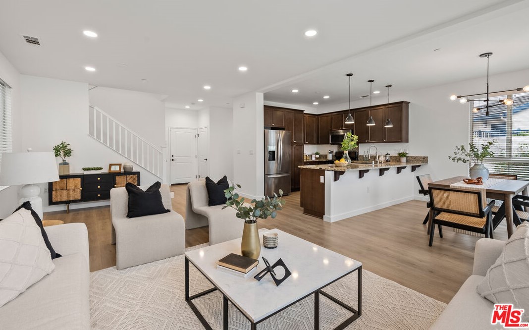 2596 Griffith Ct, Hawthorne CA  90250-1662 exterior