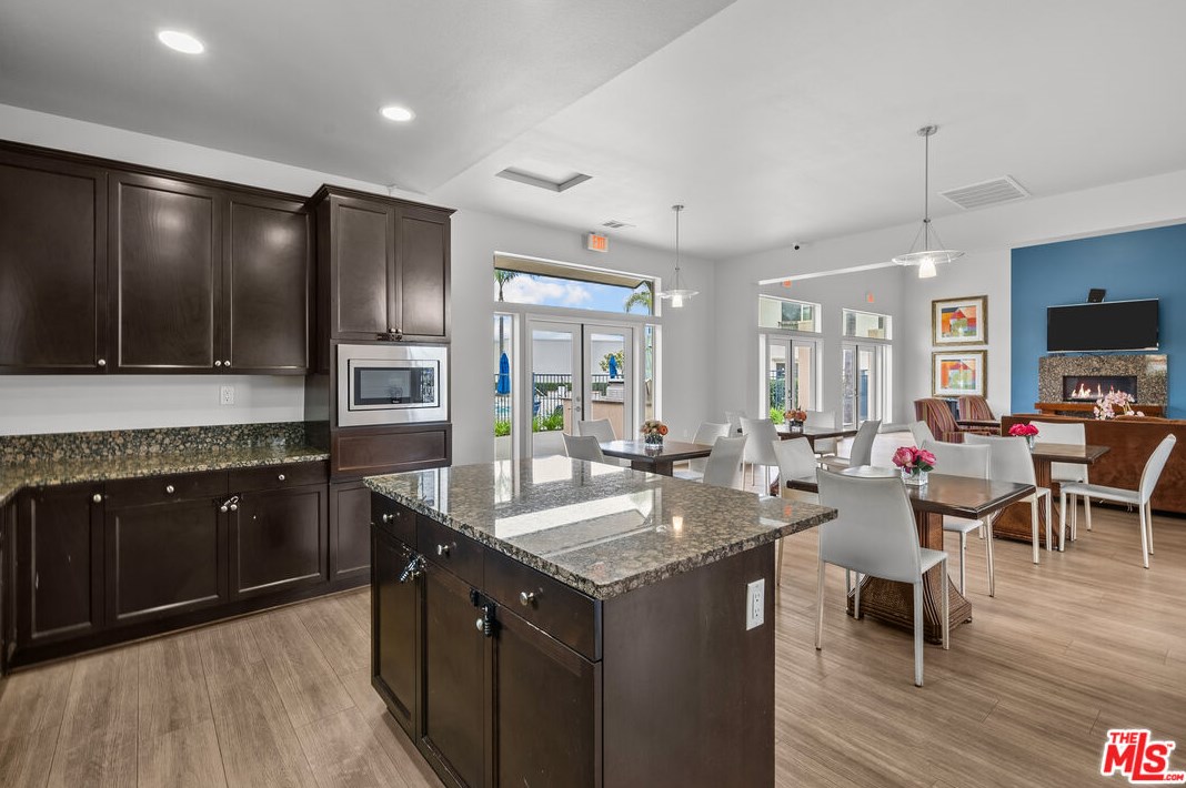 2596 Griffith Ct, Hawthorne CA  90250-1662 exterior