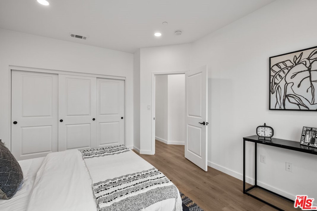 2596 Griffith Ct, Hawthorne CA  90250-1662 exterior