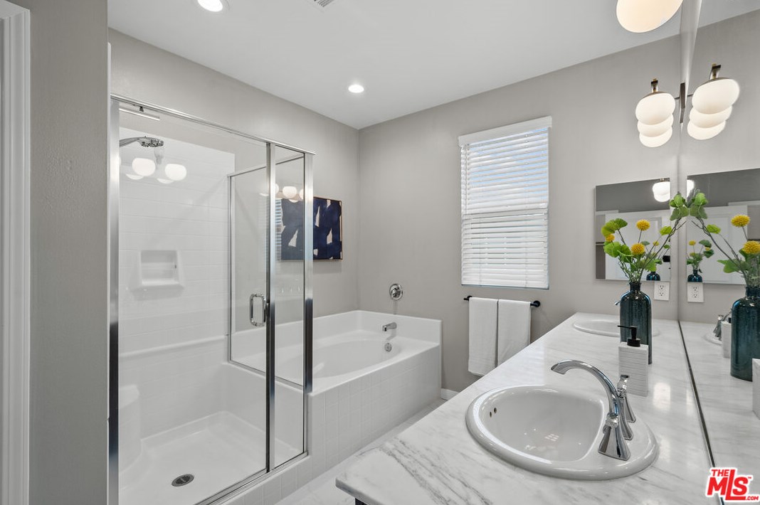 2596 Griffith Ct, Hawthorne CA  90250-1662 exterior