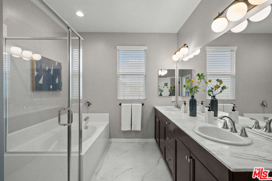 2596 Griffith Ct, Hawthorne CA  90250-1662 exterior