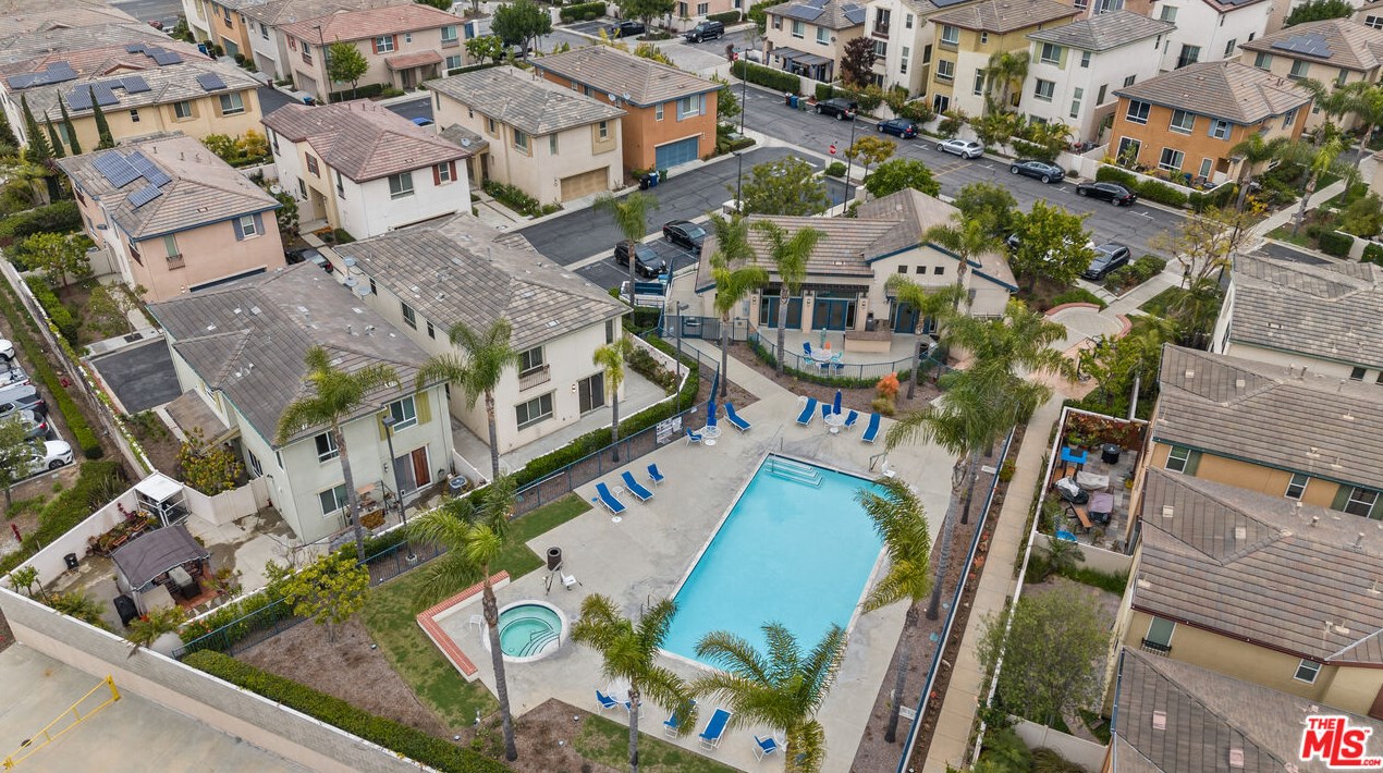 2596 Griffith Ct, Hawthorne CA  90250-1662 exterior