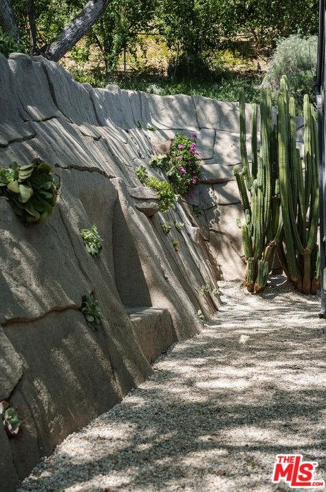 8983 Wonderland Ave, Los Angeles CA  90046-1853 exterior