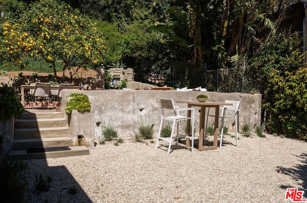 8983 Wonderland Ave, Los Angeles CA  90046-1853 exterior