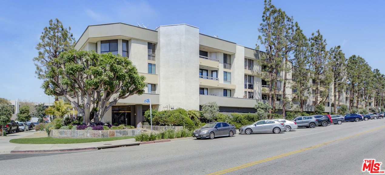 750 Spaulding Ave, Los Angeles CA  90046-7422 exterior