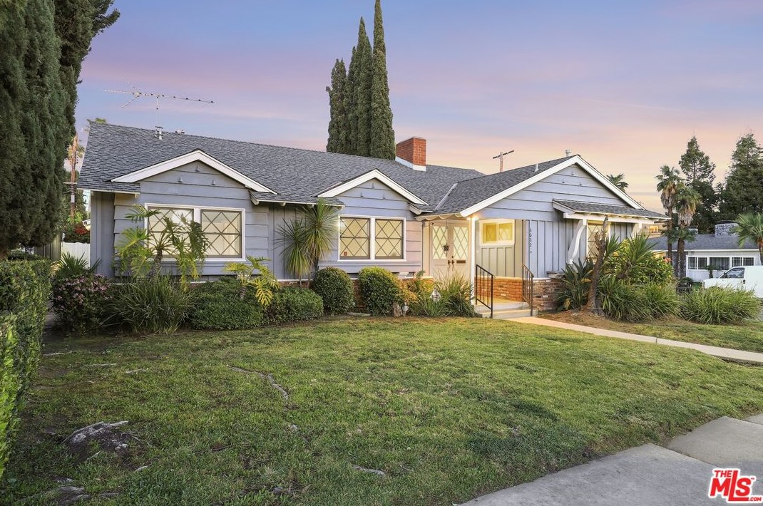 6032 Atoll Ave, Van Nuys, CA 91401