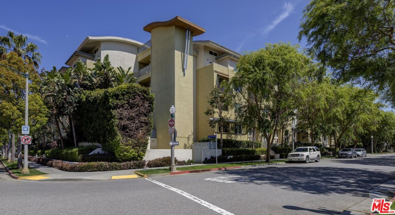 13200 Pacific Promenade, Los Angeles CA  90094-2133 exterior
