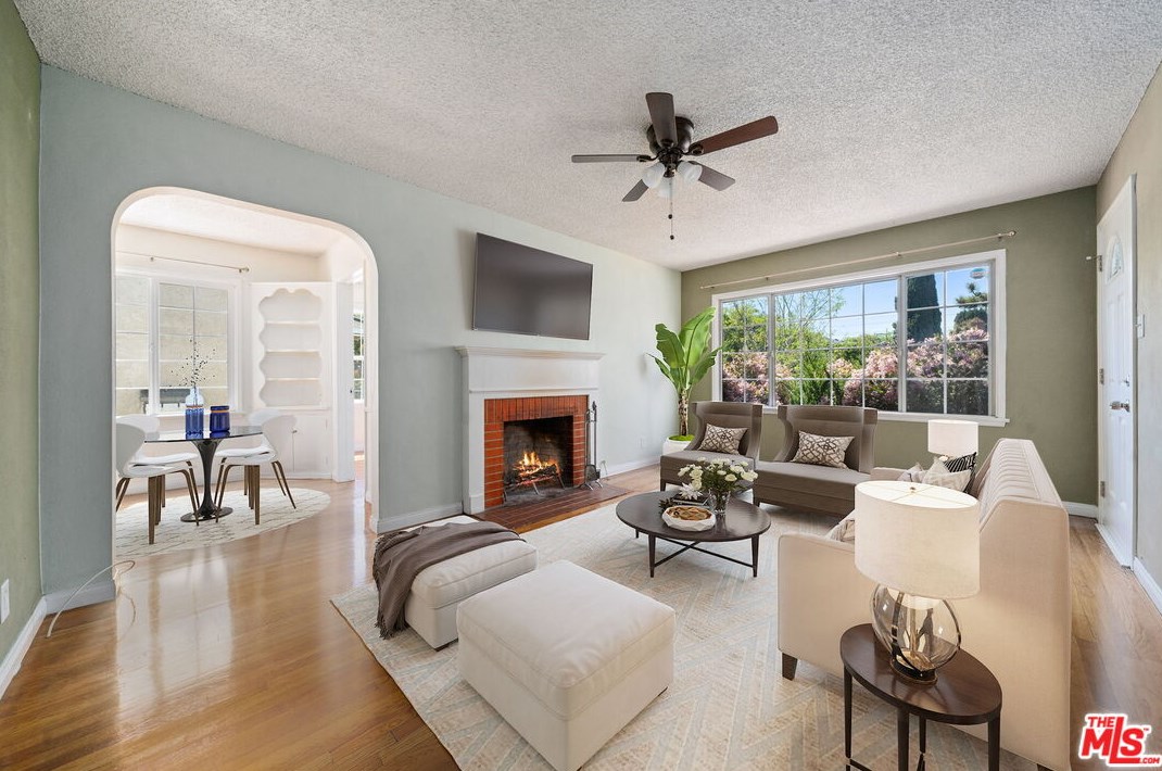 4542 Pasadena Ave, Long Beach, CA 90807-1442