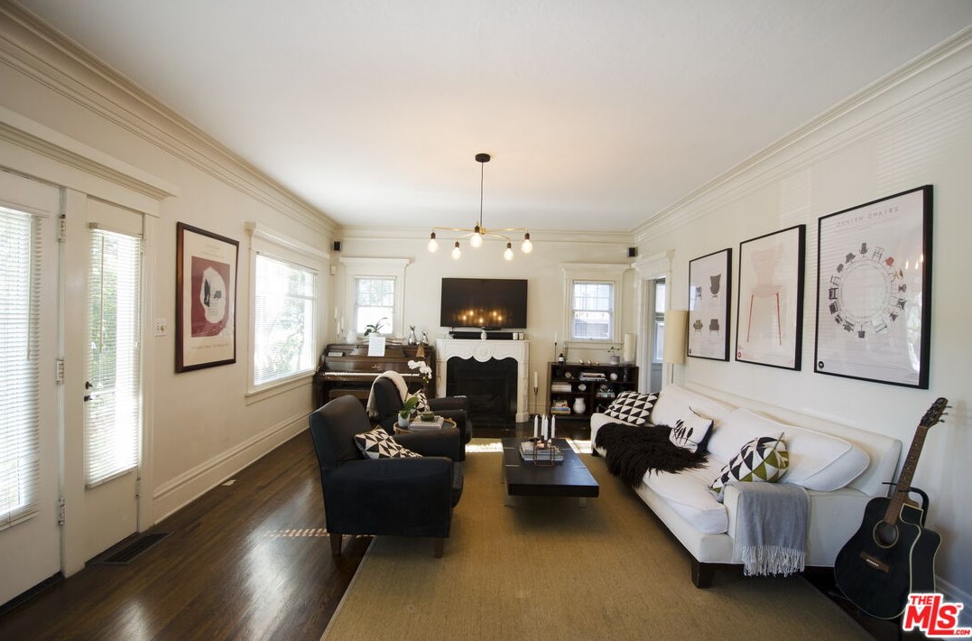 540 Gower St, Los Angeles CA  90004-1302 exterior
