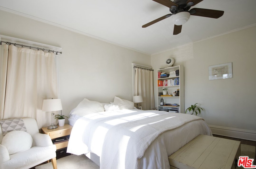 540 Gower St, Los Angeles CA  90004-1302 exterior