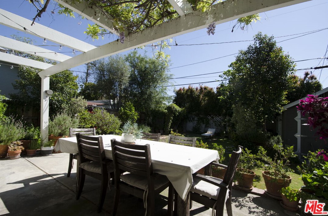 540 Gower St, Los Angeles CA  90004-1302 exterior