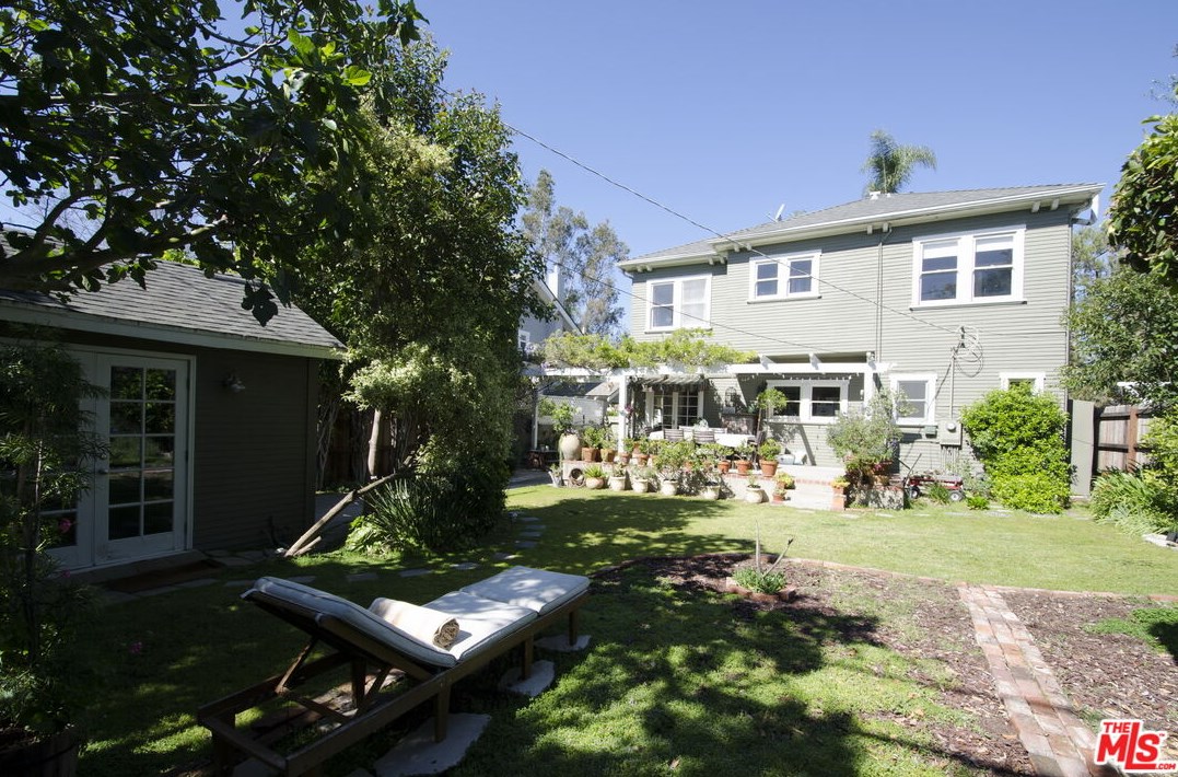 540 Gower St, Los Angeles CA  90004-1302 exterior