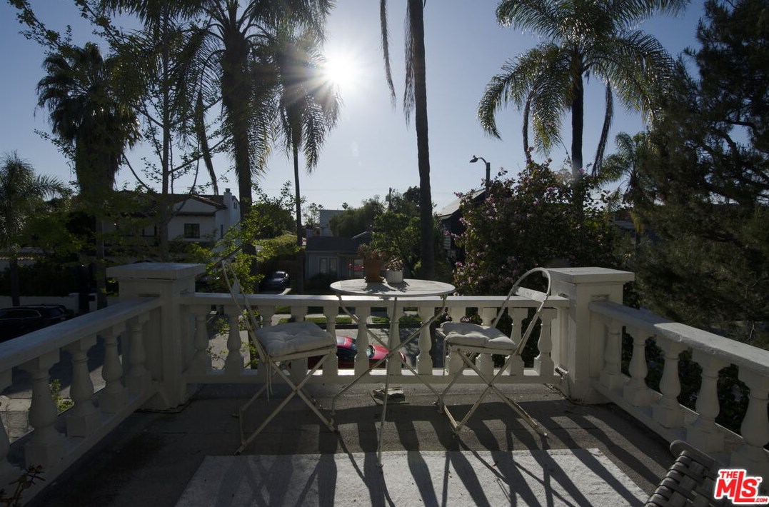 540 Gower St, Los Angeles CA  90004-1302 exterior
