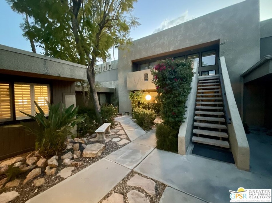 477 Bradshaw Ln, Palm Springs, CA 92262-7951