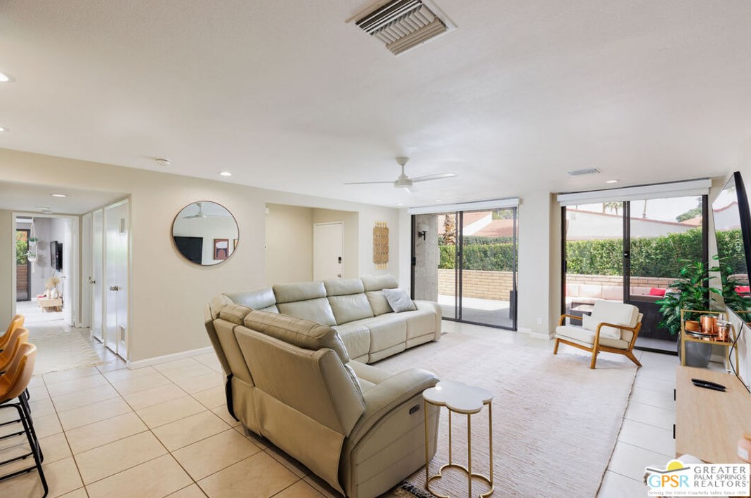 2544 Whitewater Club Dr, Palm Springs, CA 92262-2576
