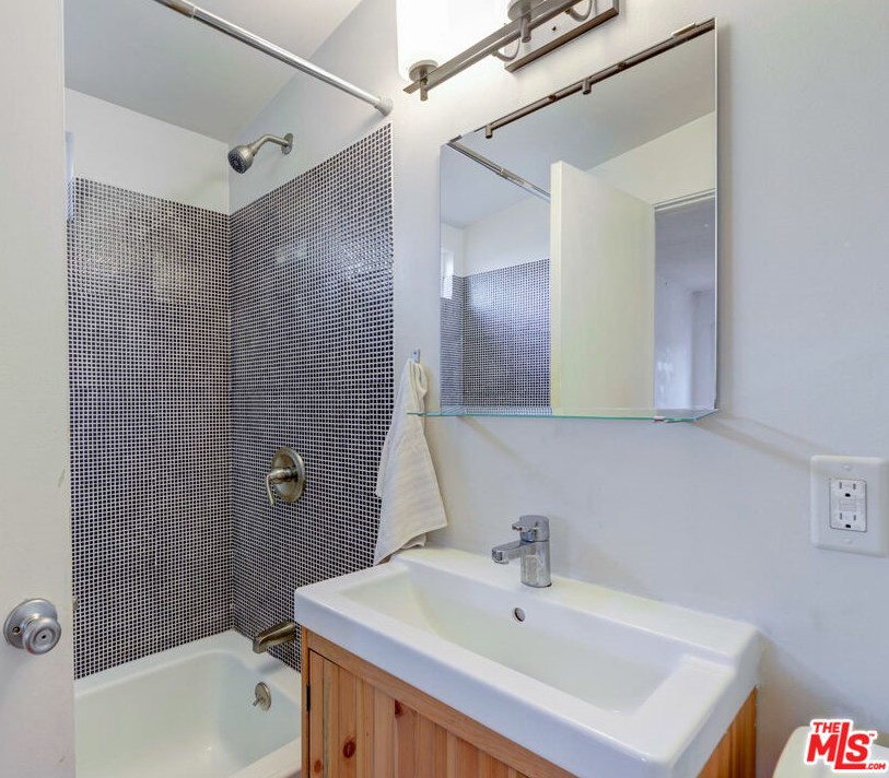 5226 Meridian St, Los Angeles CA  90042-1712 exterior