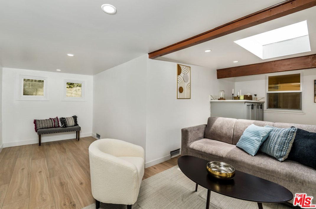7807 Naylor Ave, Los Angeles CA  90045-2908 exterior