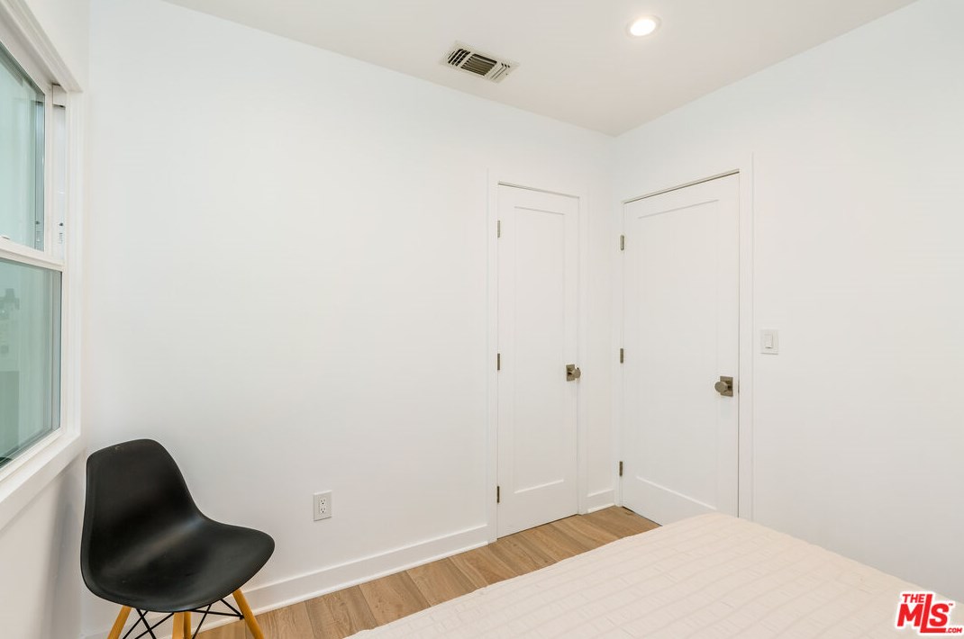 7807 Naylor Ave, Los Angeles CA  90045-2908 exterior
