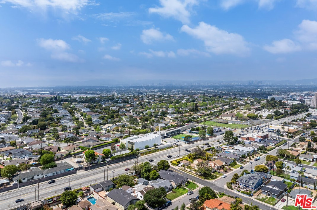 7807 Naylor Ave, Los Angeles CA  90045-2908 exterior