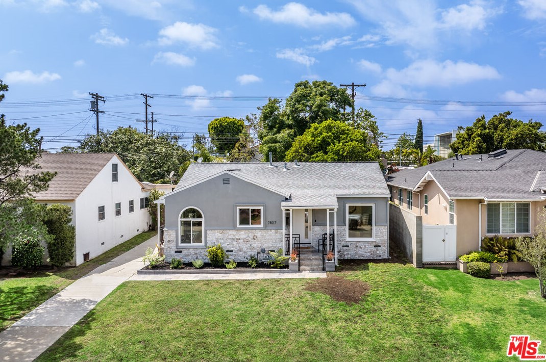 7807 Naylor Ave, Los Angeles CA  90045-2908 exterior
