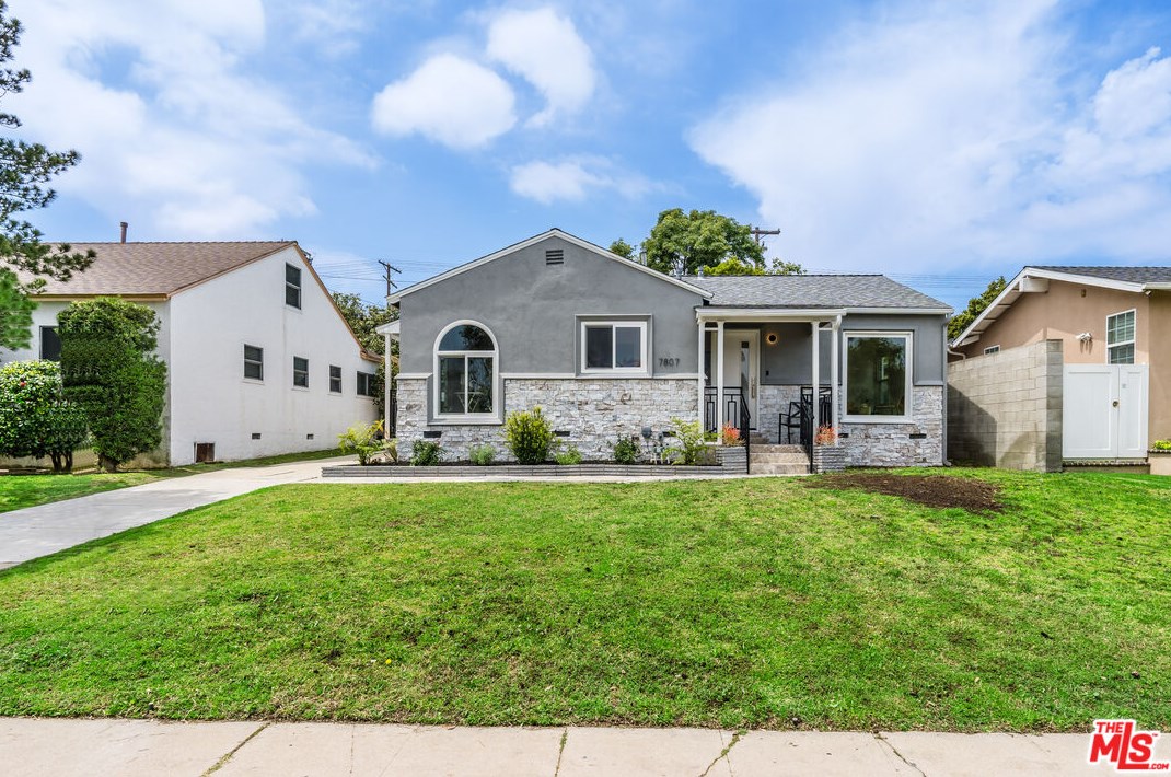 7807 Naylor Ave, Los Angeles CA  90045-2908 exterior