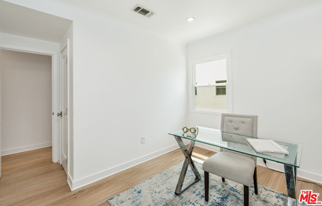 7807 Naylor Ave, Los Angeles CA  90045-2908 exterior