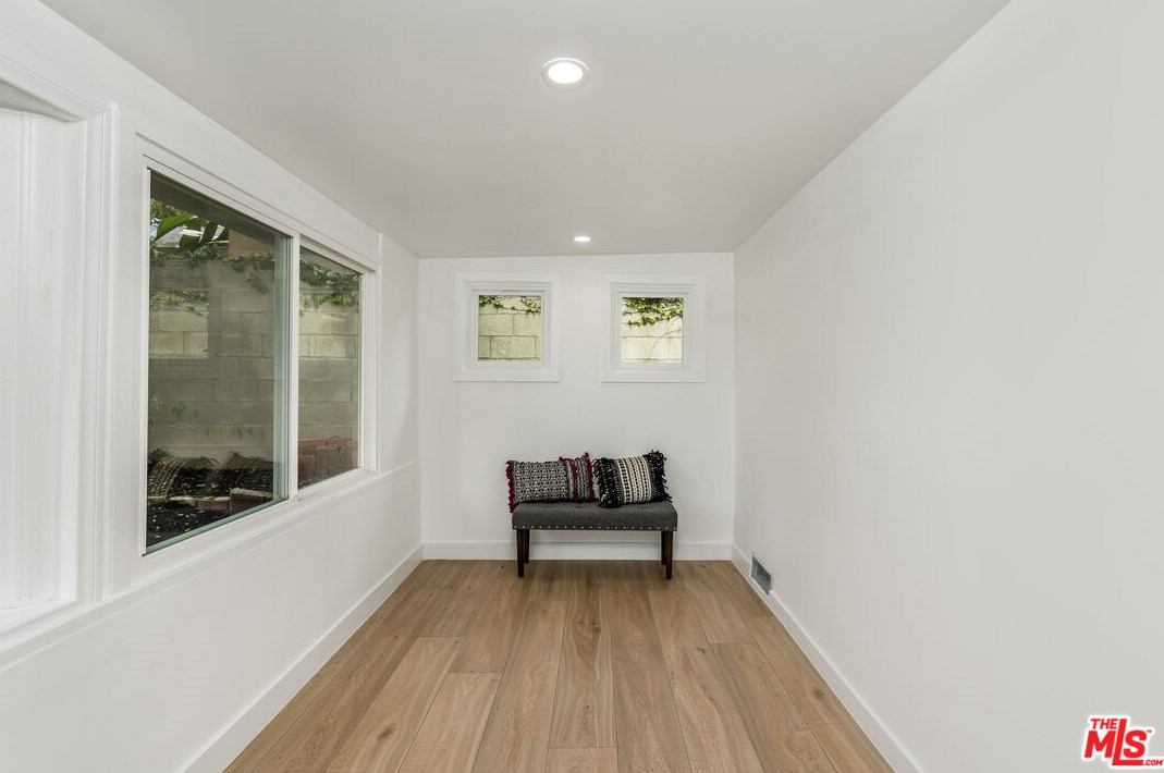 7807 Naylor Ave, Los Angeles CA  90045-2908 exterior