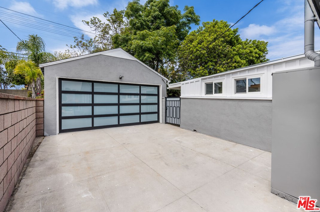 7807 Naylor Ave, Los Angeles CA  90045-2908 exterior