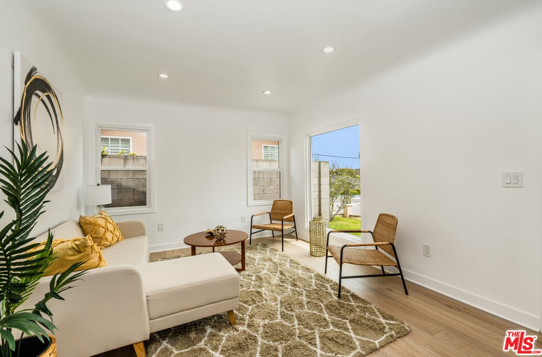 7807 Naylor Ave, Los Angeles CA  90045-2908 exterior
