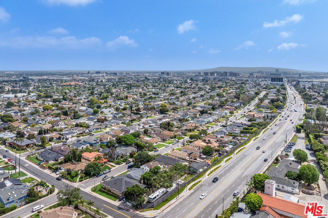 7807 Naylor Ave, Los Angeles CA  90045-2908 exterior