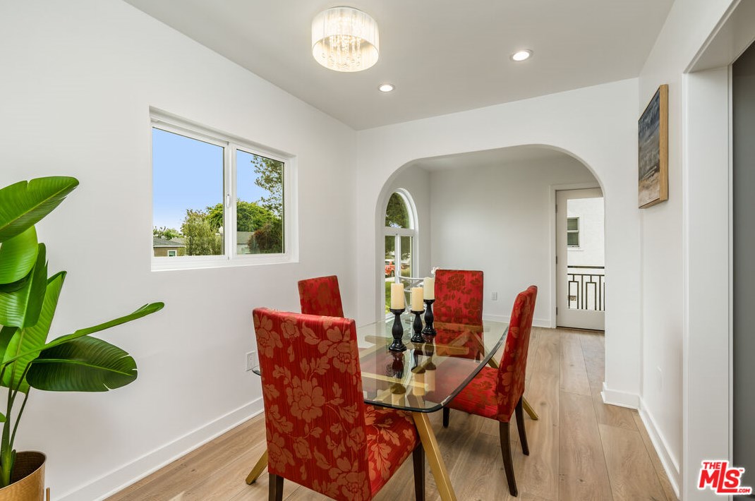 7807 Naylor Ave, Los Angeles CA  90045-2908 exterior
