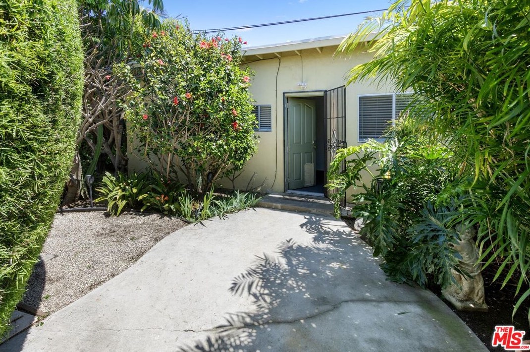 2440 Colby Ave, Los Angeles CA  90064-3004 exterior