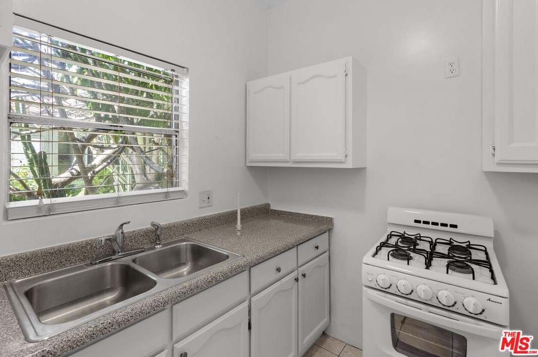 2440 Colby Ave, Los Angeles CA  90064-3004 exterior