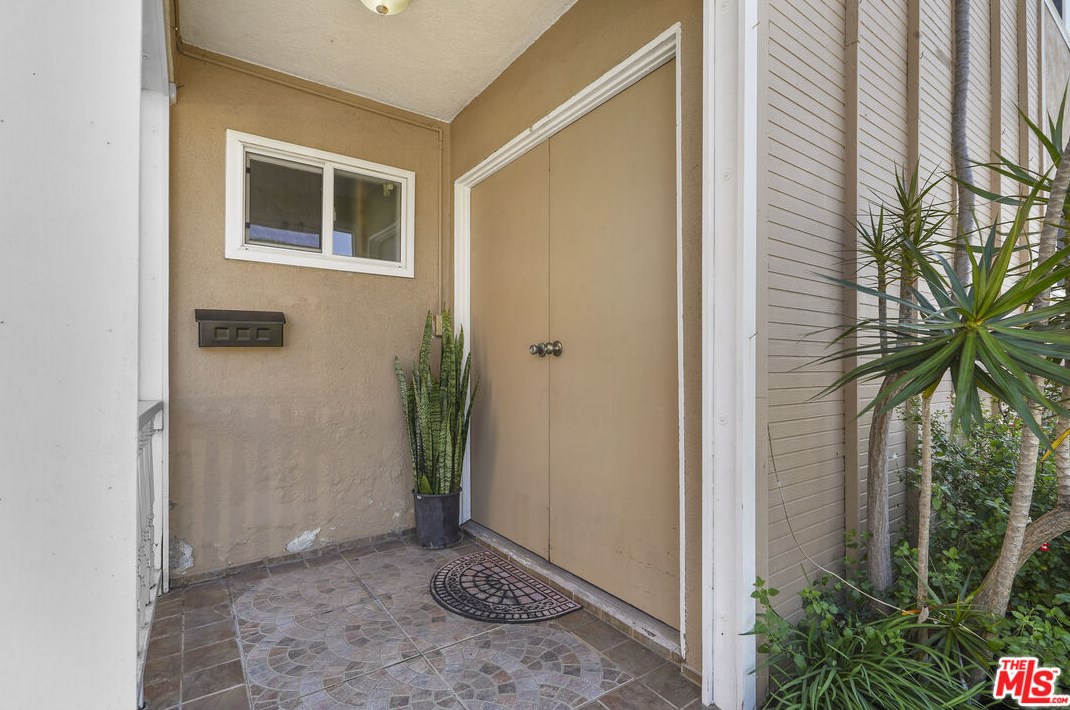 1116 219th St, Long Beach, CA 90745-3502
