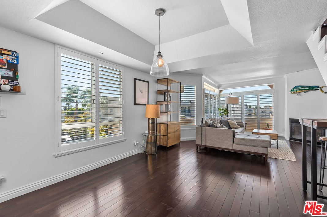 1914 Selby Ave #401, Los Angeles, CA 90025