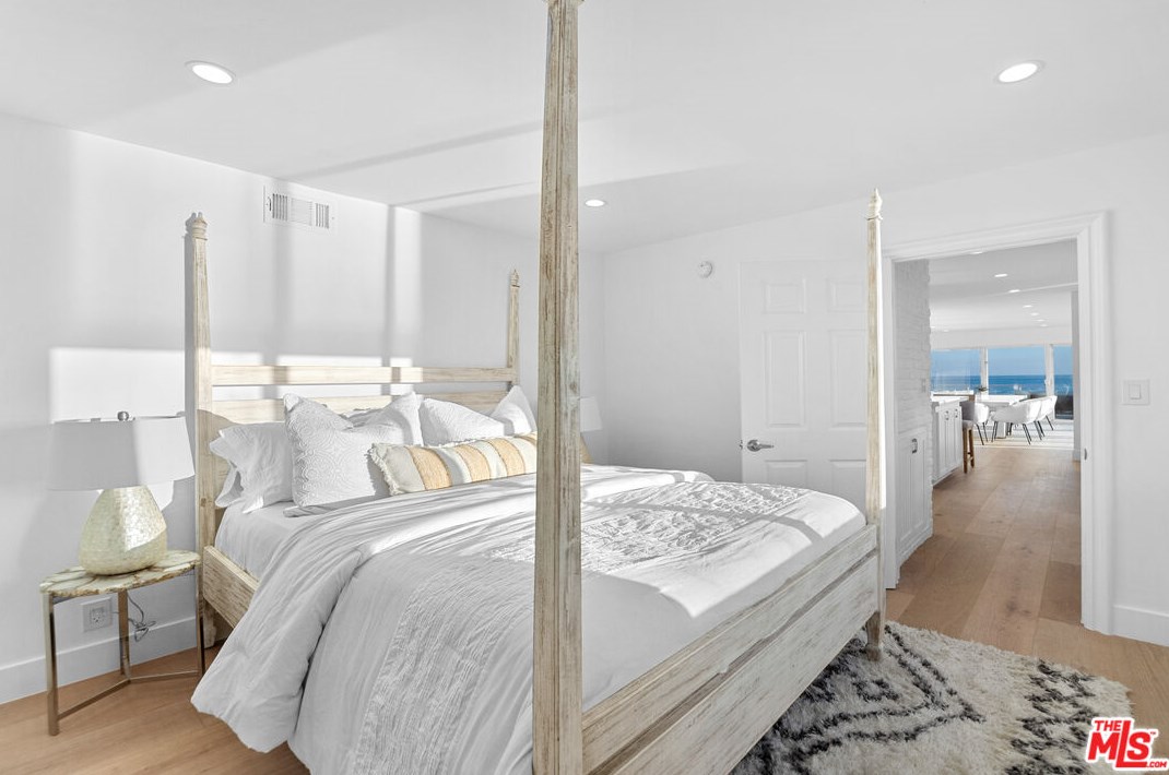 31974 Pacific Coast Hwy, Malibu CA  90265-2506 exterior
